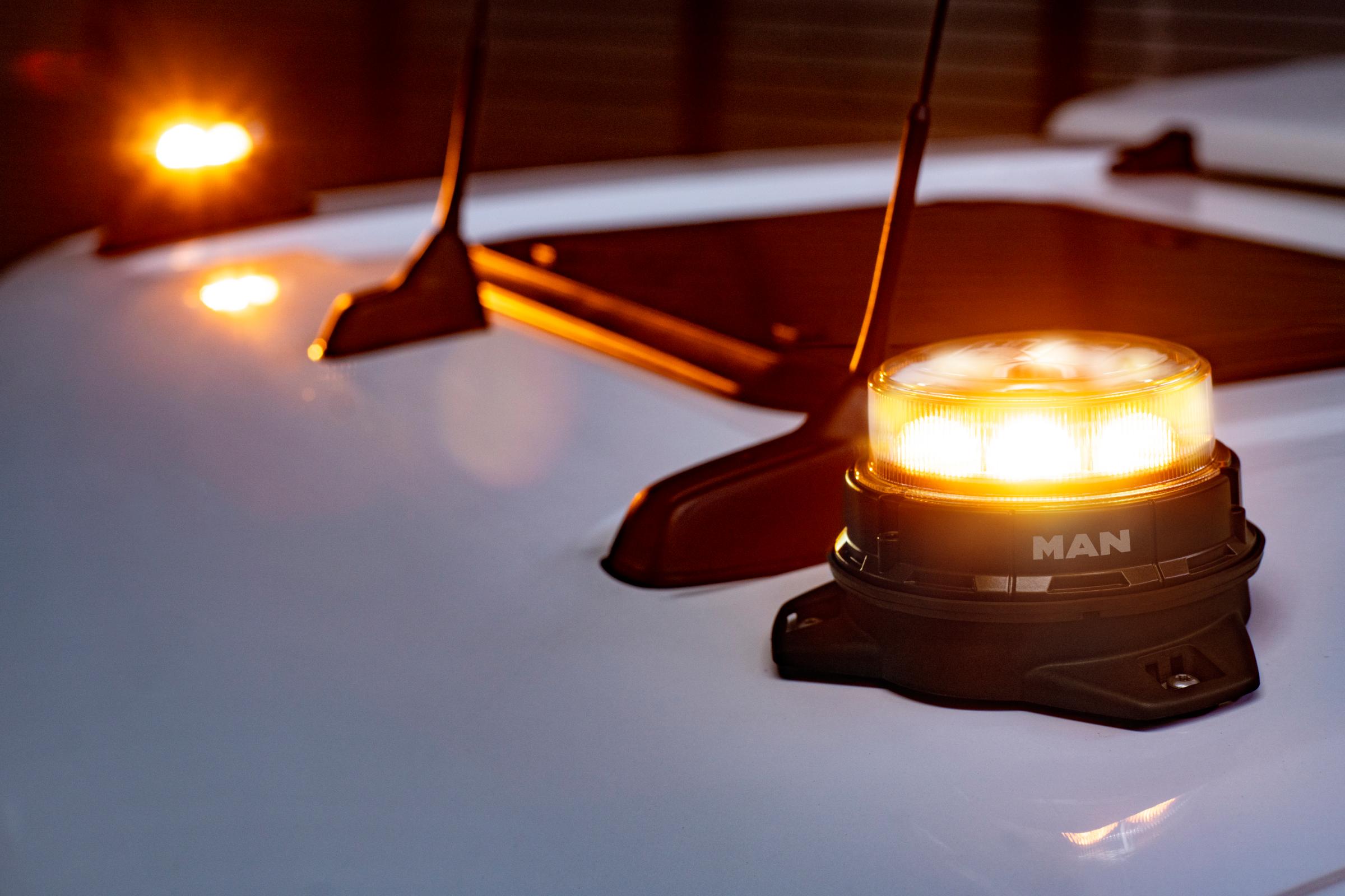 Lampa sygnalizacyjna "kogut" żółty MAN LED z czujnikiem